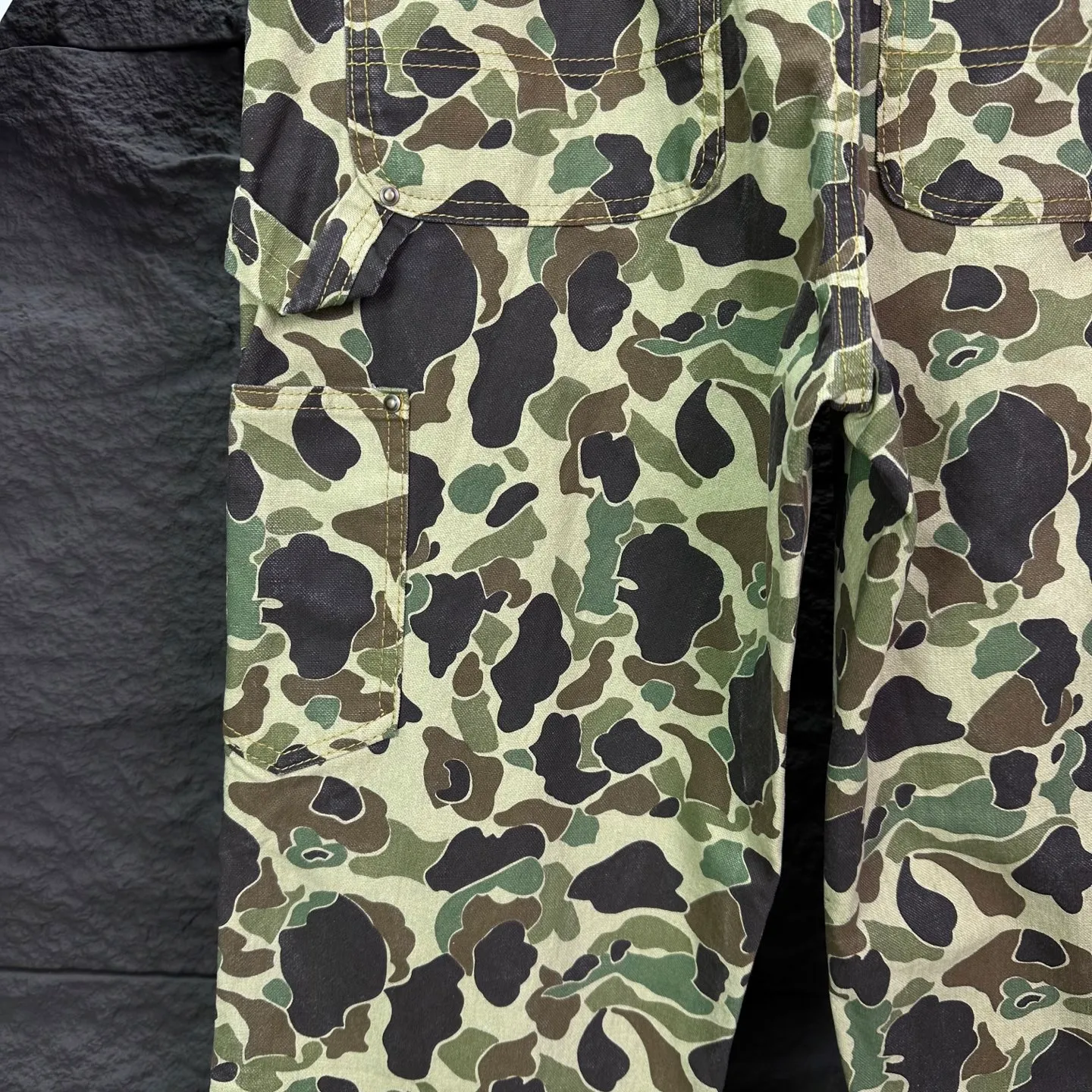 Carhartt 2026 New Arrival 3D Digital Printing Camouflage Retro Work Wear Couple Loose Jeans High Version High Version Top Ceiling Quality Styles with different washed textures, very friendly to people with thin legs and thick legs. The straight version is very flattering to the leg shape. Moderate length that never goes out of style, easy to match with casual, basic styling for various styles, a must-have in the wardrobe! The fabric is stiff but also makes the upper body soft without losing texture. The washing process is even more perfect. It is a must-have item for everyone! ! ! Washed wheat, hang tag, pants label, three complete labels Color: camouflage green Size: 28, 30, 32, 34, 36 (five sizes)